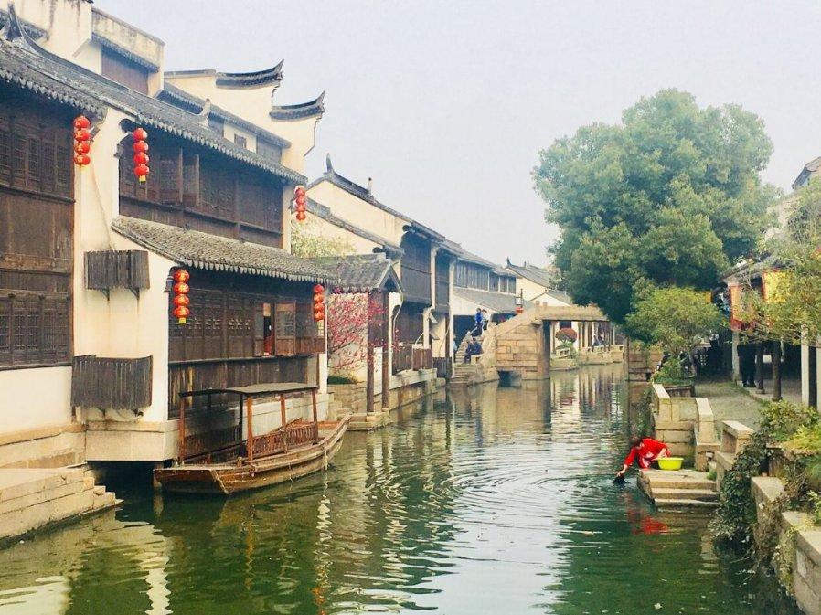 公牛集团:公司新能源汽车充电枪/桩业务进展顺利